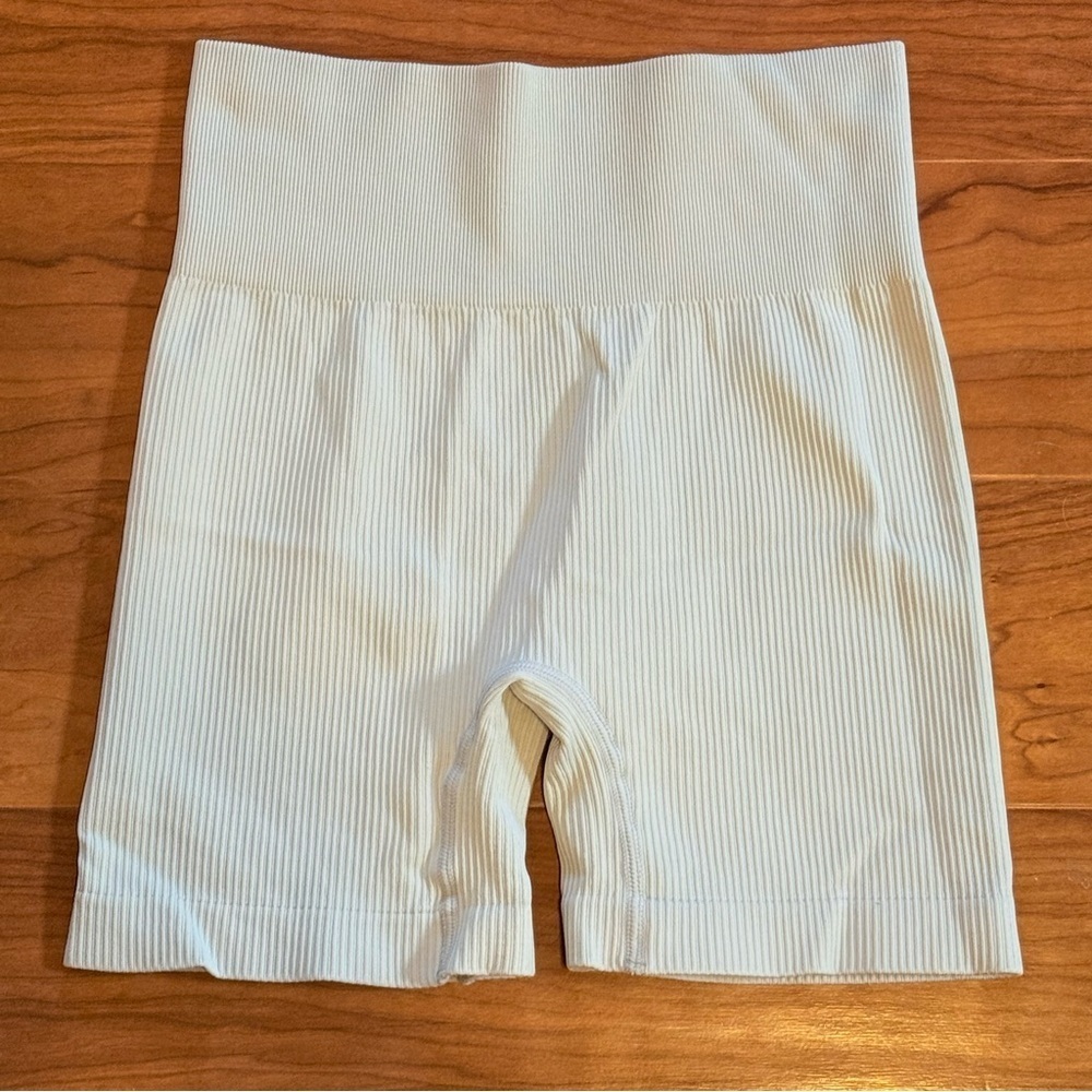 OQQ Ribbed‎ Workout Shorts Light Grey size Small